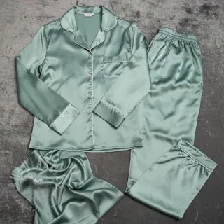 Satin SOIVÉ mint