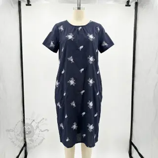 Bomullstyg VOILE EMBROIDERY Flowers navy