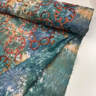 Bomullstyg TIE DYE EMBROIDERY Elise tape design C
