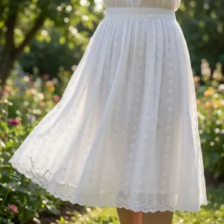 Bomullstyg EMBROIDERY TWO-SIDE SCALLOP Neo white
