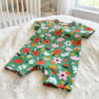 Bomullstyg Flowers green by JENNIFER BOURON ORGANIC