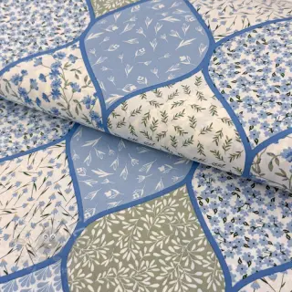 Bomullstyg Flowers patchwork baby blue