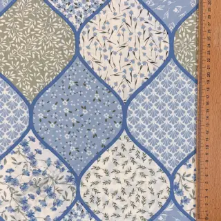 Bomullstyg Flowers patchwork baby blue