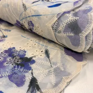 Bomullstyg med inblandning av EMBROIDERY Rose blue