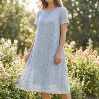 Bomullstyg EMBROIDERY Rosemary light blue