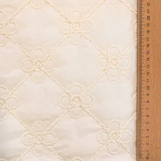 Prešívaná látka Flower design offwhite