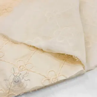 Vadderat tyg Flower design offwhite