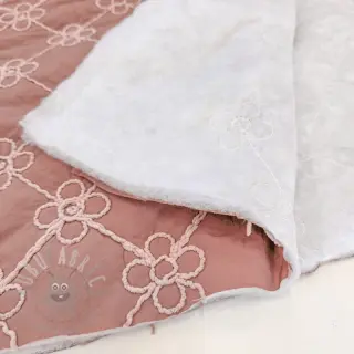 Vadderat tyg Flower design old pink
