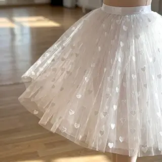 Tyl na TUTU Flock shiny hearts offwhite