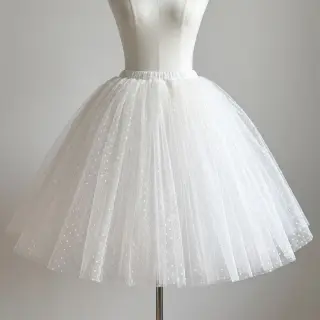 Tyl na TUTU DOTS white