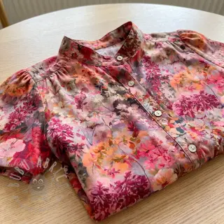 Viskos RAYON POPLIN Blossoms design Och