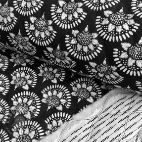 Bomullstyg VOILE STEPPED Bouquet flowers black digital print