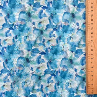 Bomullstyg EMBROIDERY Viola blue digital print