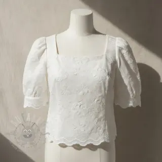 Bomullstyg EMBROIDERY Catchy Flowy white