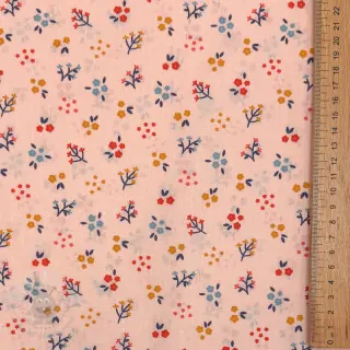 Bomullstyg Small flowers light salmon ORGANIC