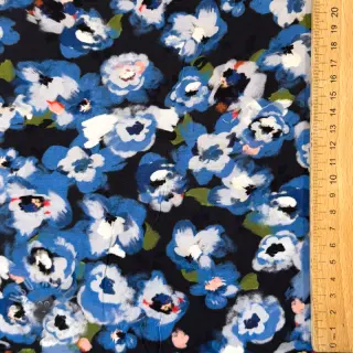 Viskos POPLIN STRETCH Painted flowers navy digital print