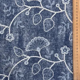 JEANS EMBROIDERY Luxurious washed