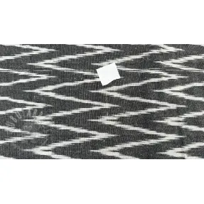 Bomullstyg IKAT grey design A 2:a sortering