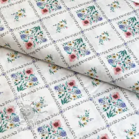 Bomullstyg Flowers Tara off white design Och digital print