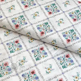 Bomullstyg Flowers Tara off white design Och digital print