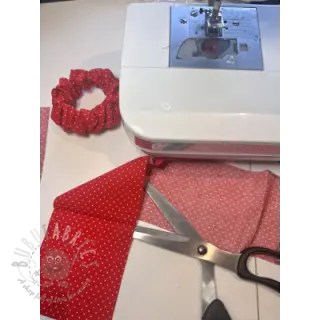 Bomullstyg Petit dots red