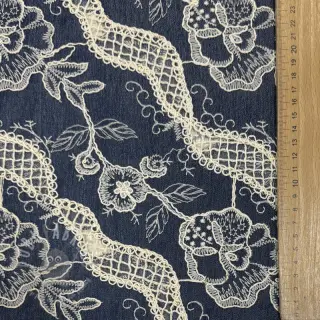 Bomullstyg JEANS EMBROIDERY Flora design A